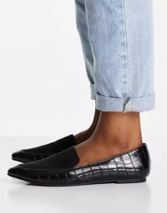 Pointed Flat Loafers In Black