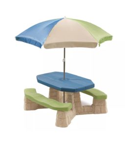 Step2 Naturally Playful Picnic Table with Umbrellap