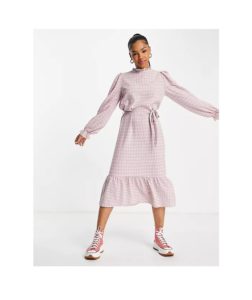 textured gingham belted midi dress in pink